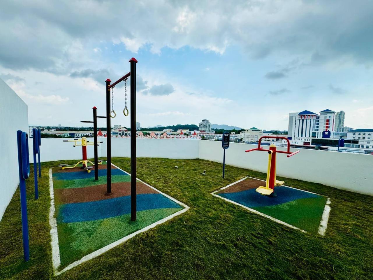 Luxury Family Fun - Infinity Pool, Ps5, Private-cinema With Balcony M1 * Bukit Mertajam
