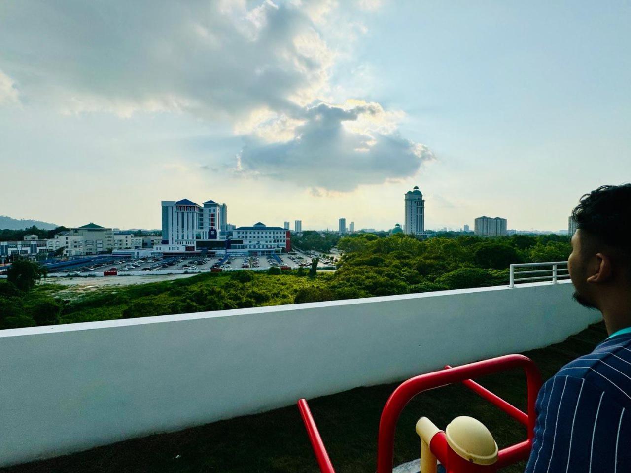 Luxury Family Fun - Infinity Pool, Ps5, Private-cinema With Balcony M1 Apartment Bukit Mertajam