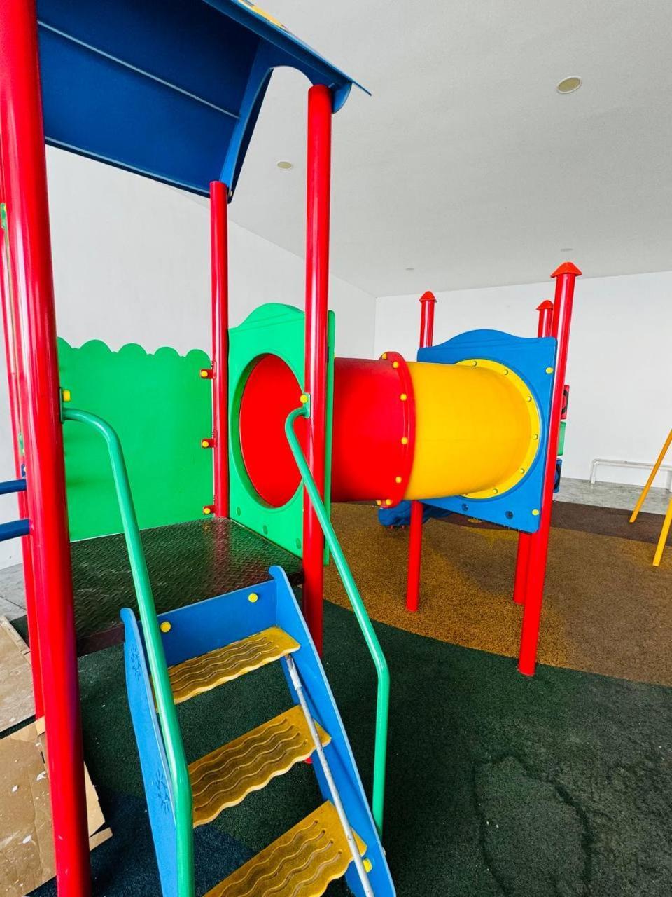 Luxury Family Fun - Infinity Pool, Ps5, Private-cinema With Balcony M1 Apartment *