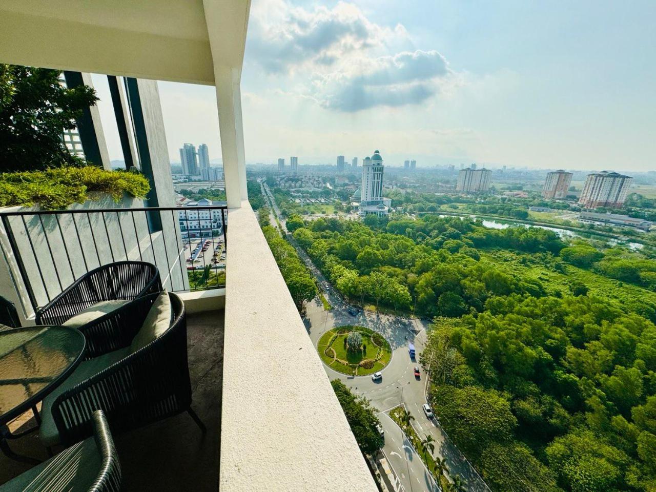 Apartment Luxury Family Fun - Infinity Pool, Ps5, Private-cinema With Balcony M1