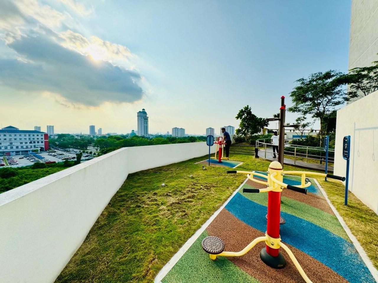 Apartment Luxury Family Fun - Infinity Pool, Ps5, Private-cinema With Balcony M1 Bukit Mertajam