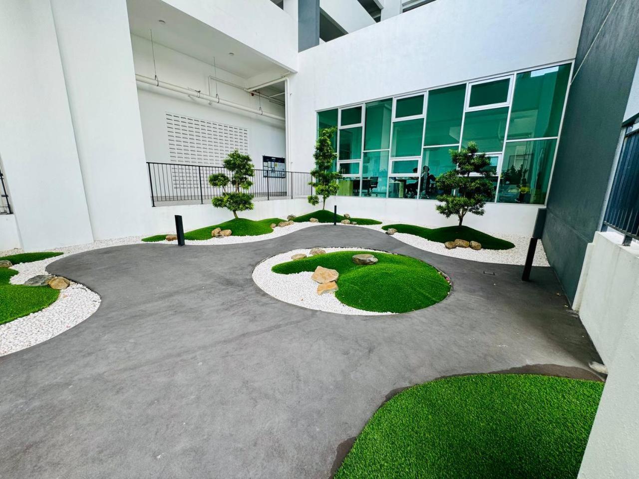 Luxury Family Fun - Infinity Pool, Ps5, Private-cinema With Balcony M1 Apartment Bukit Mertajam