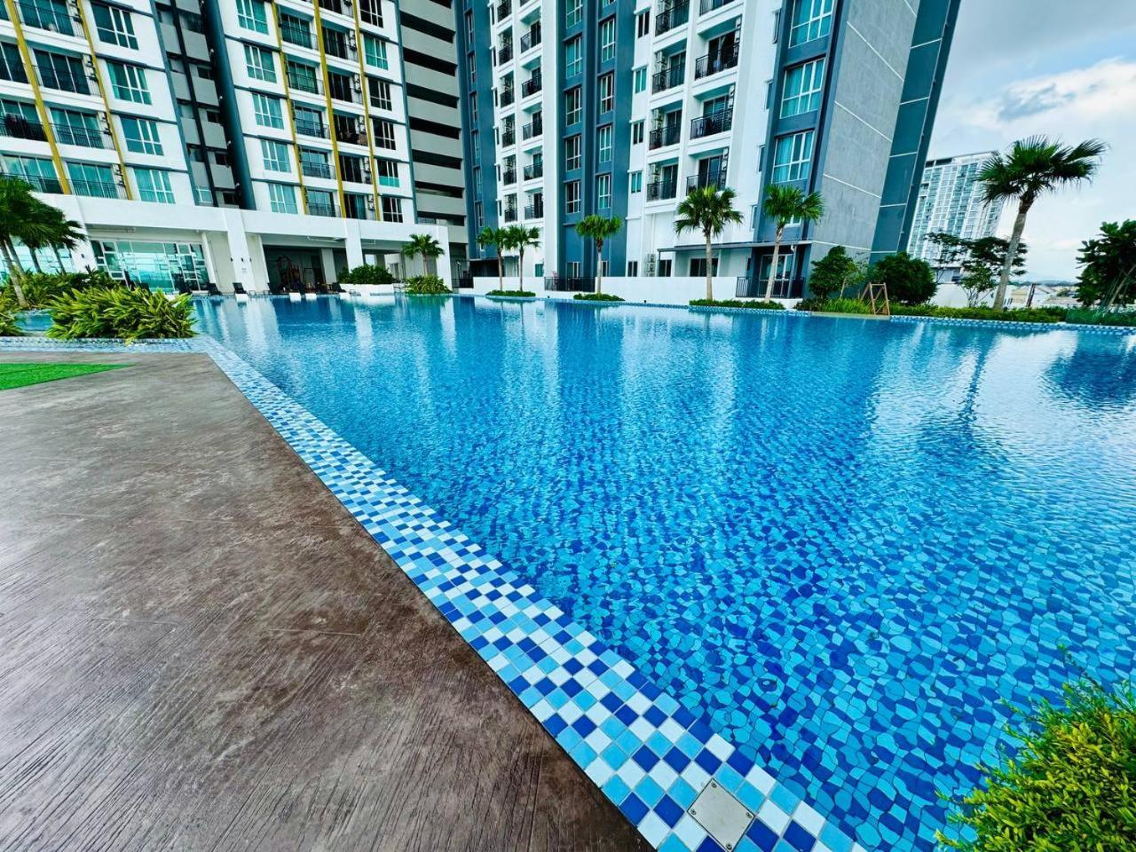 Luxury Family Fun - Infinity Pool, Ps5, Private-cinema With Balcony M1 Bukit Mertajam
