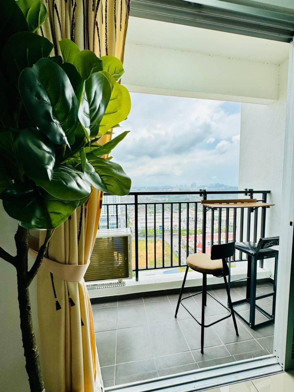 Apartemen Luxury Family Fun - Infinity Pool, Ps5, Private-cinema With Balcony M1 *