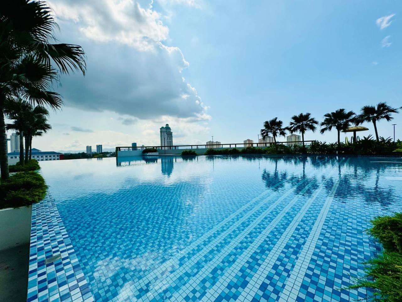 Luxury Family Fun - Infinity Pool, Ps5, Private-cinema With Balcony M1