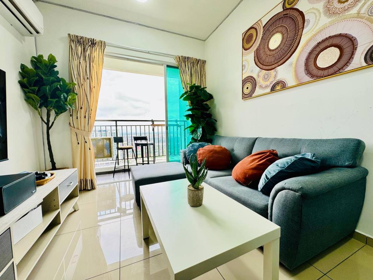 Luxury Family Fun - Infinity Pool, Ps5, Private-cinema With Balcony M1 Apartemen *